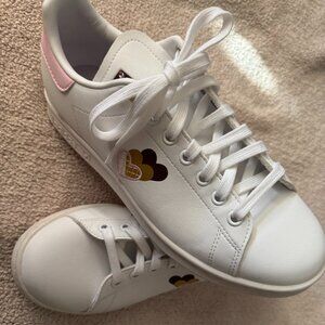 Iconic Stan Smith Sneakers – Pink, Size 8, Lightly Worn, No box, so comfy!